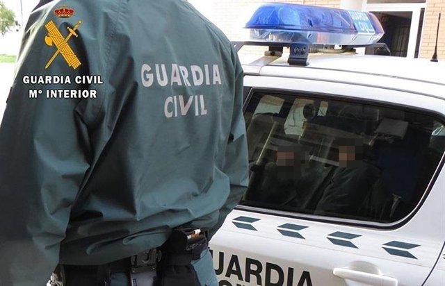 Archivo - Imagen de archivo de un coche de la Guardia Civil.