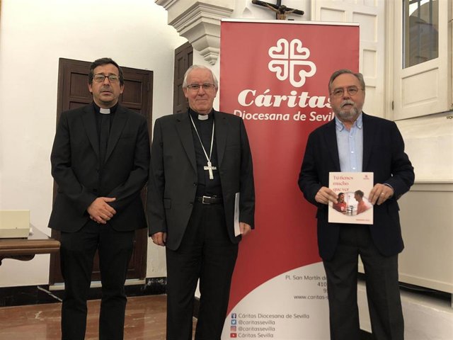 Salvador Diánez, monseñor José Ángel Saiz y Mariano Pérez de Ayala.