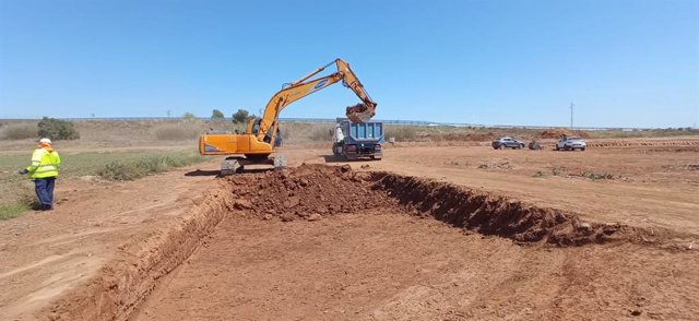Movimiento de tierras en el ramal técnico del tramo norte de la línea 3 del Metro de Sevilla.