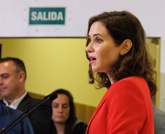 La presidenta de la Comunidad de Madrid, Isabel Díaz Ayuso, ofrece declaraciones tras ejercer su derecho al voto en el Colegio La Inmaculada-Marillac.
