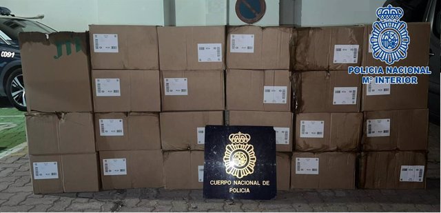 Intervenidas 9.000 cajetillas de tabaco de contrabando al frustrar dos alijos en La Línea y Los Barrios