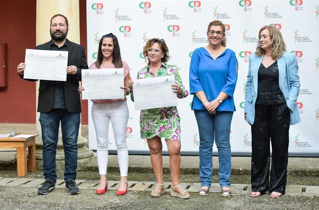 Belén Monge, Juan Ignacio Gómez y María Izquierdo, de Europa Press Castilla-La Mancha, reciben el premio periodístico de la APG por su reportaje sobre las botargas de Guadalajara