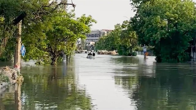Inundaciones en la región de Jersón por la destrucción de una presa