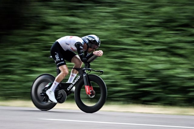 AMP.- Ciclismo.- Mikkel Bjerg es nuevo líder del Dauphiné tras ganar la contrarreloj