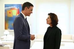 El presidente del Gobierno, Pedro Sánchez, se reúne con la secretaria de Comercio de Estados Unidos, Gina Riamondo, en Moncloa