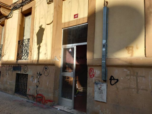 Archivo - Portal de Avenida de Navarra, 16 de Logroño,donde presuntamente sucedieron los hechos