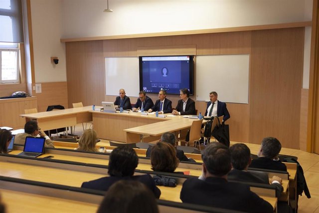 Expertos advierten del riesgo de romper el mercado único con una reforma del mercado eléctrico sin consenso