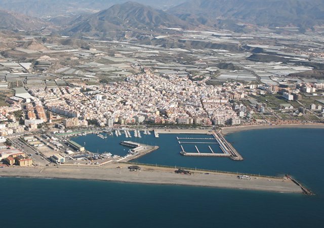 Archivo - Puerto de Adra (Almería