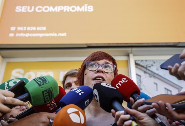 Los portavoces de Compromís, Àgueda Micó y Alberto Ibáñez, presentan el acuerdo electoral con Sumar