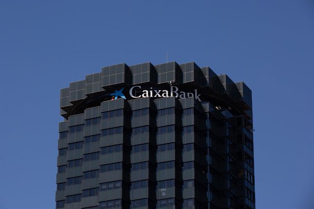 Archivo - Façana de la seu de CaixaBank a l'avinguda Diagonal