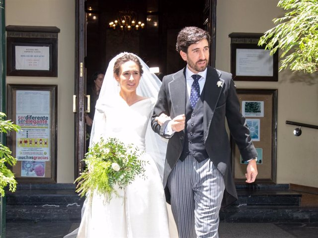 Ricardo Gómez-Acebo Botín y Mónica Remartínez salen de la Iglesia del Espíritu Santo convertidos en marido y mujerA 10 de Junio de 2023 en Madrid (España).