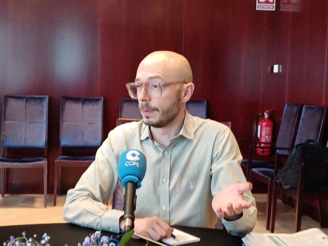 El jefe de la Oficina del Parlamento Europeo en Barcelona, Sergi Barrera, en una entrevista en la Cope.