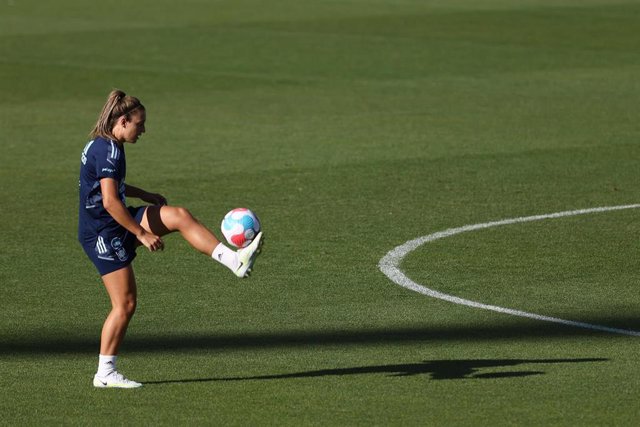Archivo - La centrocampista española Alexia Putellas durante un entrenamiento de la selección previo a la Eurocopa de Inglaterra