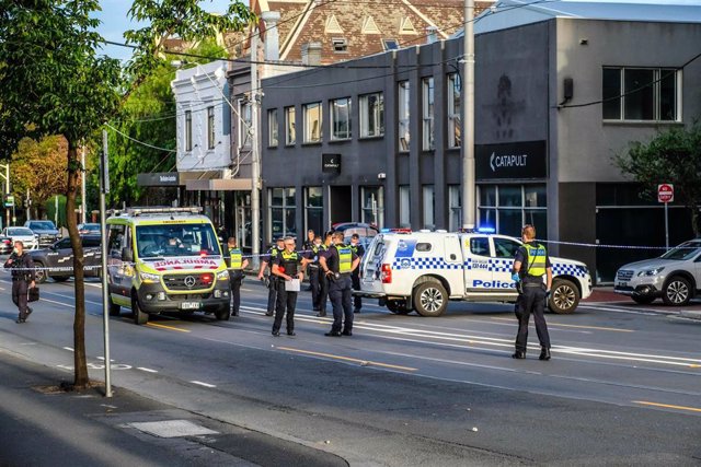 Archivo - Agentes de la Policía y ambulancias en Australia