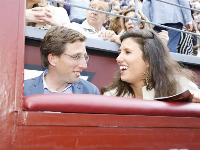 José Luis Martínez Almeida y Teresa Urquijo en Las Ventas
