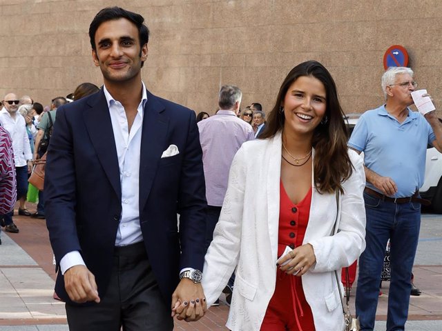 Manu Vega y Cayetana Rivera disfrutan de una tarde de toros en la Plaza de las Ventas