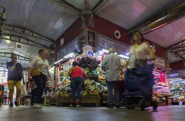 Archivo - Mercado de abastos de Triana, Sevilla, foto de recurso