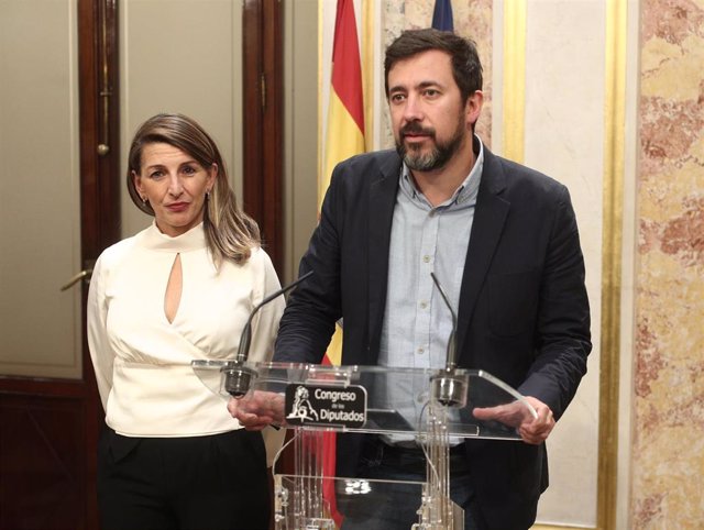 Archivo - Los diputados de Galicai en Común, Antón Gómez-Reino y Yolanda Díaz,  en rueda de prensa tras finalizar la sesión de constitución de las Cortes para la XIV Legislatura en el Congreso de los Diputados, Madrid (España), a 3 de diciembre de 2019.