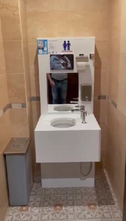 Baño adaptado a personas ostomizadas, en un equipamiento del Grupo Hotelero La Pasera