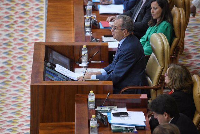 El vicepresidente y consejero de Educación y Universidades en funciones, Enrique Ossorio, interviene durante una sesión plenaria de comienzo de la XIII Legislatura en la Comunidad de Madrid, en la Asamblea de Madrid, a 13 de junio de 2023, en Madrid (Espa