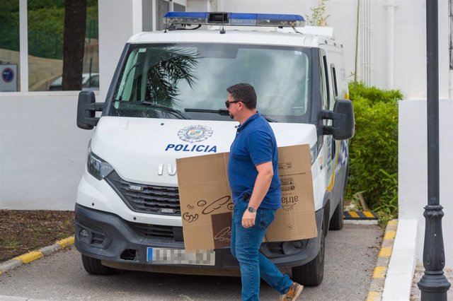 Un operativo de la Guardia Civil lleva a cabo un registro en las instalaciones del Ayuntamiento de Sant Josep, a 13 de junio de 2023, en Sant Josep, Ibiza, Baleares (España).