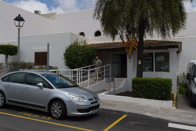 Vista de la fachada del Ayuntamiento de Sant Josep.