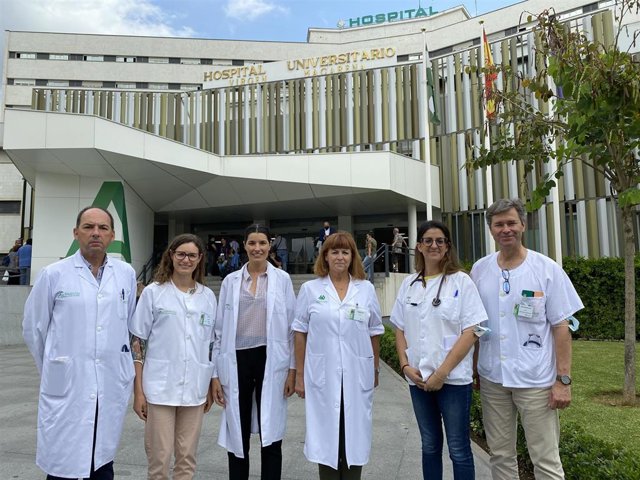 Equipo multidisciplinar de Servicios de Nefrología e Infecciosos.