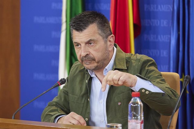 El portavoz del Grupo Parlamentario Popular, Toni Martín, durante la ronda de ruedas de prensa de portavoces de los grupos parlamentarios en el Parlamento de Andalucía, a 14 de junio de 2023 en Sevilla (Andalucía, España). Los portavoces de los grupos par