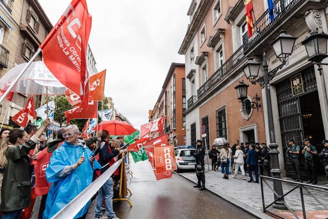 Funcionarios de la Administración de Justicia se manifiestan frente al Ministerio de Justicia, a 7 de junio de 2023, en Madrid (España). 