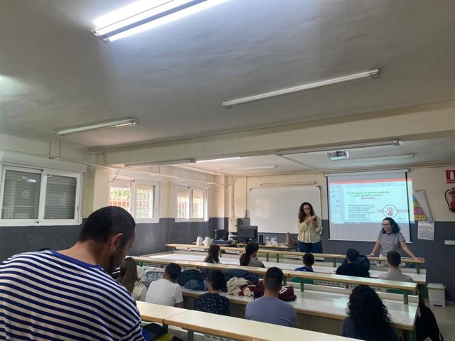 Uno de los talleres del Programa Forma Joven.