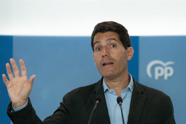 El cabeza de lista por Barcelona el 23J Nacho Martín Blanco, interviene durante una rueda de prensa, a 15 de junio de 2023, en Barcelona, Catalunya (España). El candidato del PP por Barcelona a las elecciones generales, Nacho Martín Blanco, ha afirmado qu