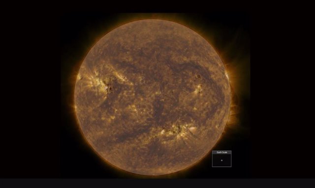 Emisión ultravioleta extrema por plasma coronal solar a millones de grados.