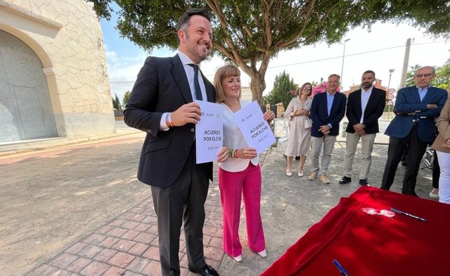 El candidato del PP a la Alcaldía de Elche, Pablo Ruz, y la 'número 1' de Vox al consistorio, Aurora Rodín.