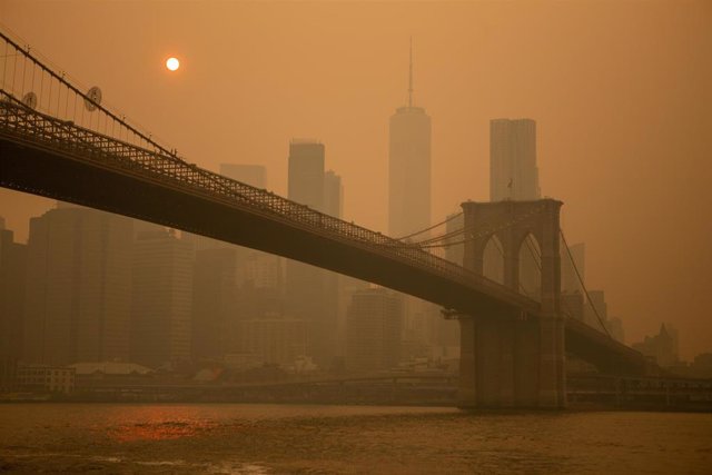 Humo de incendios forestales en Canada envuelve Nueva York