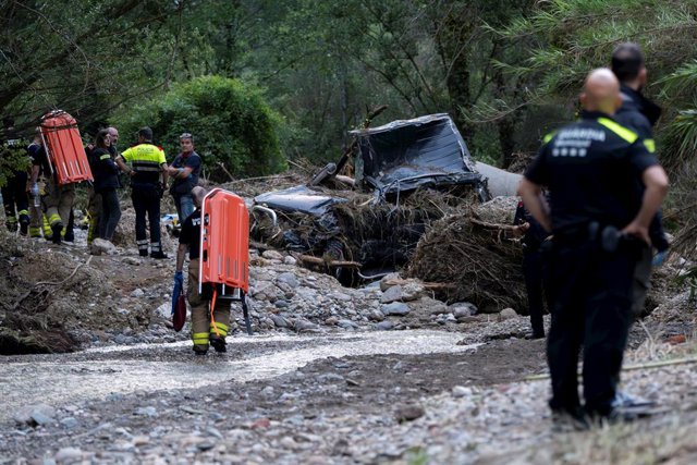 Diversos bombers i policies a la zona de Can Font