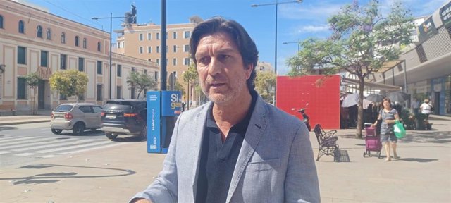 El portavoz del PSOE de Huelva y parlamentario andaluz, Enrique Gaviño, en rueda de prensa.