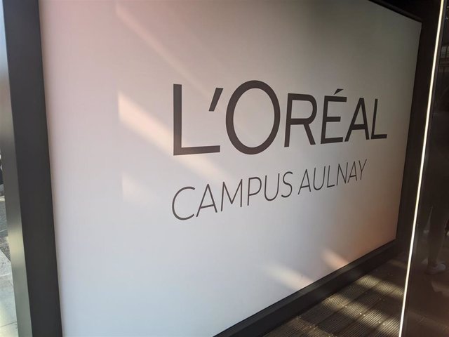 Entrada del Campus Aulnay de L'Oréal, ubicado a las afueras de París.