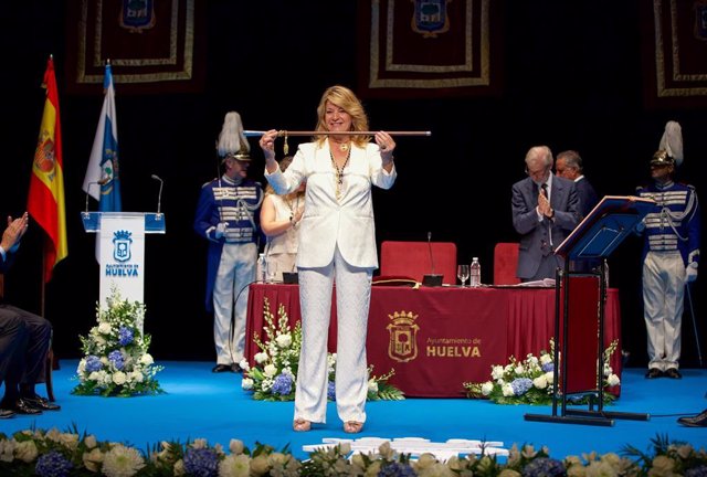 Toma de posesón de Pilar Miranda como alcaldesa de Huelva.