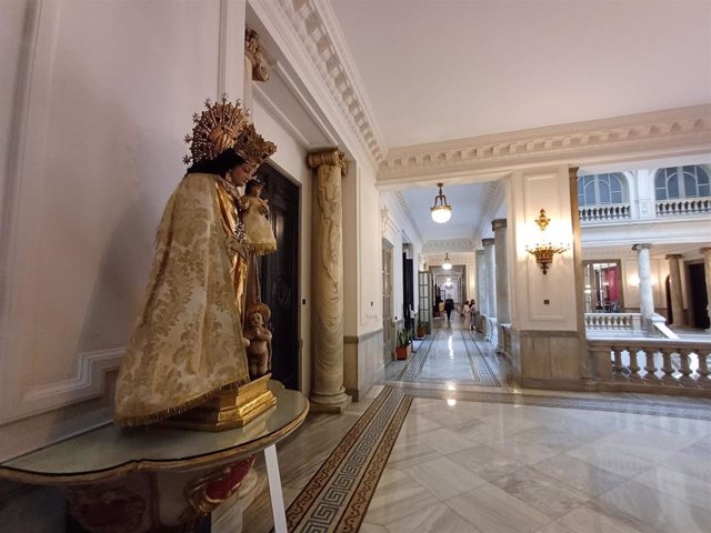 Imagen de la Virgen de los Desamparados en el Ayuntamiento de València, este mismo sábado