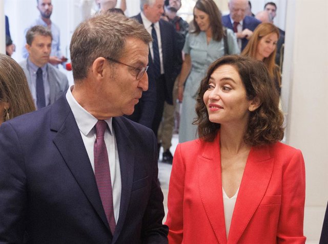 El líder del PP, Alberto Núñez Feijóo, i la presidenta de la Comunitat de Madrid, Isabel Díaz Ayuso