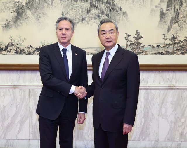 El secretari d'estat dels EUA, Antony Blinken, amb Wang Yi, el  principal assessor de política exterior del president de la Xina, Xi Jinping