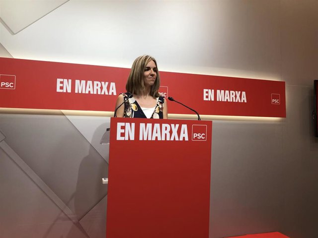 La portavoz del PSC Èlia Tortolero, en rueda de prensa.
