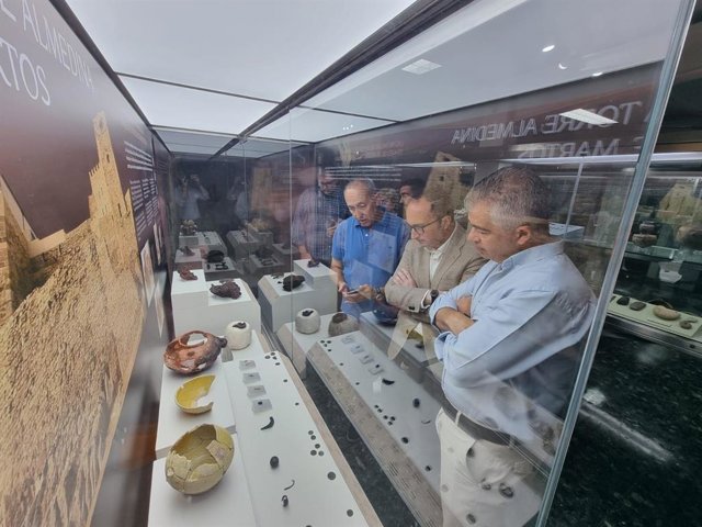 Visita a la exposición 'La Torre Almedina de Martos'.