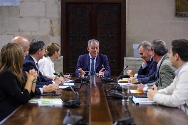Sanz se reúne con los concejales de su formación para abordar, entre otras asuntos, el nombramiento de los directores de distrito.