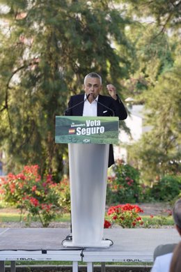 Archivo - El candidato de Vox a la Presidencia de la Junta de Extremadura, Ángel Pelayo Gordillo, durante un acto electoral