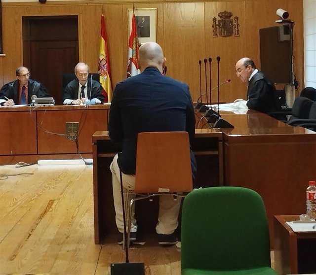 El pedófilo ya condenado da su conformidad a una condena de dos años de cárcel durante la vista celebrada este martes en la Audiencia de Valladolid.