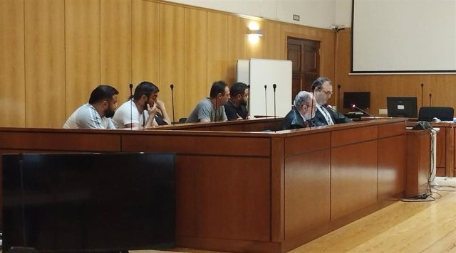 Los cinco miembros del clan familiar en el banquillo de la Audiencia de Valladolid durante la vista de conformidad celebrada este martes.