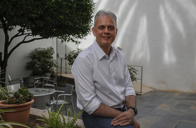 Archivo - El vicepresidente segundo y consejero de Vivienda y Arquitectura Bioclimática, Héctor Illueca, en imagen de archivo