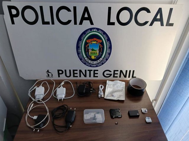 Dispositivos electrónicos intervenidos por la Policía Local de Puente Genil (Córdoba).