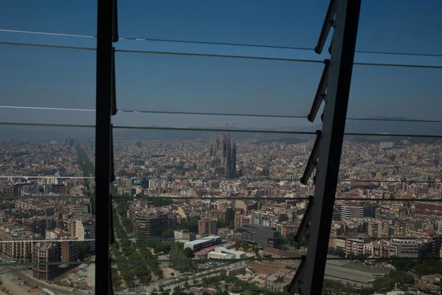 Archivo - Vista de Barcelona desde el mirador de la Torre Glòries